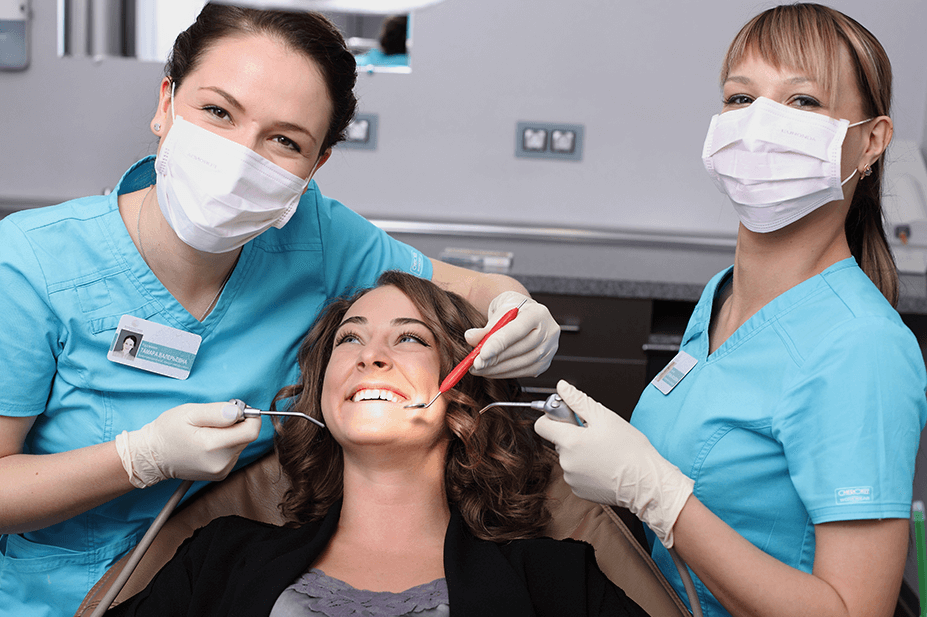 Удаление коренных зубов в клинике
